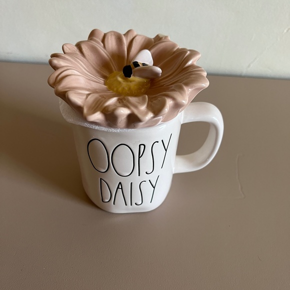 NWT Rae Dunn Oopsy Daisy Mug - Picture 2 of 5